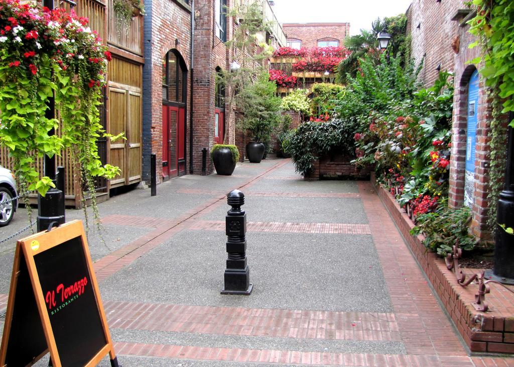 Hi-victoria Hostel *